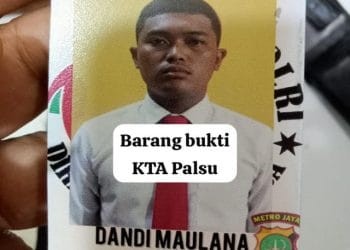 Polisi gadungan di Jakarta Utara ditangkap setelah membawa kabur motor ojol. Pelaku Dandi Maulana mengaku sudah empat kali beraksi. (Foto: Dok. Istimewa)