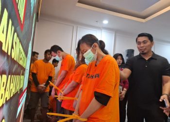 Dua tersangka penculik Bilqis mengaku sudah 10 kali menjual bayi dan anak melalui TikTok dan WhatsApp. Korban kini ditemukan selamat di Jambi. (Foto: Kumparan)