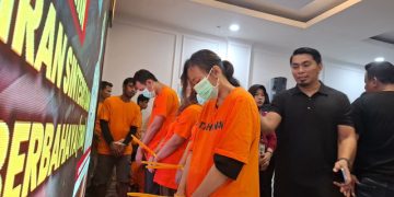 Dua tersangka penculik Bilqis mengaku sudah 10 kali menjual bayi dan anak melalui TikTok dan WhatsApp. Korban kini ditemukan selamat di Jambi. (Foto: Kumparan)