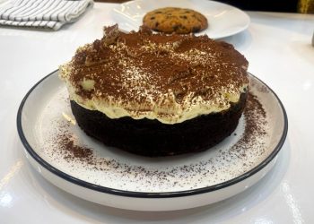 Brownies Cookies Tiramisu ala Chef Juna — brokies cokelat lembut, cookies NYC, dan mascarpone creamy; resep lengkap langkah demi langkah untuk akhir pekan. (Foto: Salsha Okta Fairuz/kumparan)