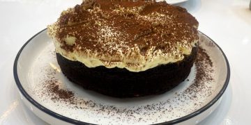 Brownies Cookies Tiramisu ala Chef Juna — brokies cokelat lembut, cookies NYC, dan mascarpone creamy; resep lengkap langkah demi langkah untuk akhir pekan. (Foto: Salsha Okta Fairuz/kumparan)