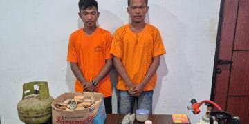 Polda Riau mengungkap penampungan dan pemurnian emas ilegal di Kuansing. Dua pelaku ditangkap dan terancam hukuman penjara hingga 5 tahun. (Foto: Liputan6)