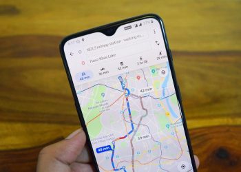 Google Maps meluncurkan mode hemat daya dengan tampilan sederhana di layar kunci untuk membantu pengguna menghemat baterai saat mengemudi. (Foto: Pixabay)