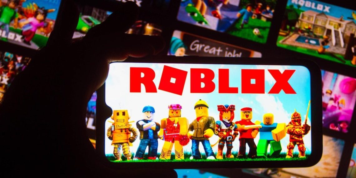 Roblox memperketat keamanan dengan memblokir komunikasi antara pemain anak dan orang dewasa, termasuk penerapan verifikasi usia global mulai Januari 2026. (Foto: Getty Images)