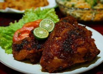 Resep ayam bakar rica-rica cepat dan lezat. Dengan cara tepat, bumbu meresap sempurna tanpa harus masak lama. Cocok untuk menu makan malam. (Foto: instagram.com/byviszaj)