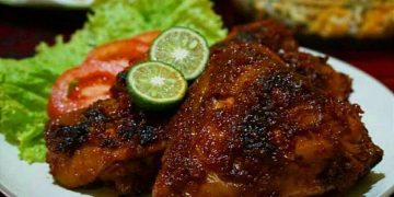 Resep ayam bakar rica-rica cepat dan lezat. Dengan cara tepat, bumbu meresap sempurna tanpa harus masak lama. Cocok untuk menu makan malam. (Foto: instagram.com/byviszaj)