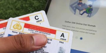 Perpanjang SIM kini makin mudah melalui aplikasi SINAR Korlantas. Siapkan dokumen penting sebelum mengajukan. Simak syarat dan biaya resmi perpanjang SIM 2025. (Foto: Merdeka.com)