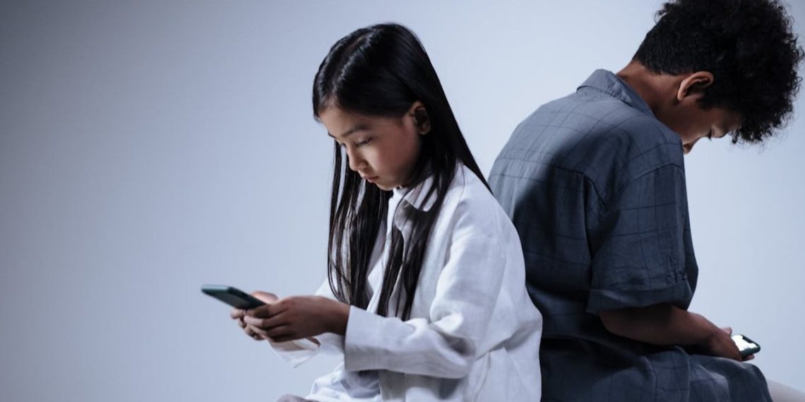 Studi terbaru mengungkap bahaya konsumsi video pendek berlebihan yang dapat mengganggu fokus, memori, hingga kesehatan mental Anda. (Foto: merdeka.com)