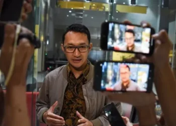 KPK menggeledah sejumlah lokasi di Riau dan menyita dokumen serta bukti elektronik terkait kasus dugaan gratifikasi Gubernur Abdul Wahid. (Foto: Merdeka.com)