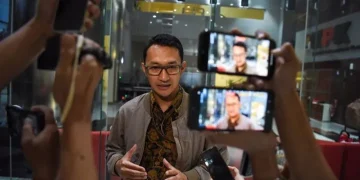 KPK menggeledah sejumlah lokasi di Riau dan menyita dokumen serta bukti elektronik terkait kasus dugaan gratifikasi Gubernur Abdul Wahid. (Foto: Merdeka.com)