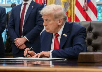 Trump tandatangani perintah eksekutif menetapkan cabang Ikhwanul Muslimin di Mesir, Libanon, dan Yordania sebagai kelompok teroris asing. (Foto: Media Sosial X)