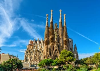 Basilika Sagrada Familia di Barcelona resmi menjadi gereja tertinggi di dunia setelah penambahan salib di Menara Yesus Kristus. (Foto: penakatolik.com)