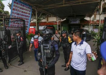 Kondisi pelaku ledakan di SMAN 72 Jakarta dikabarkan sudah sadar setelah menjalani operasi. Polisi juga memeriksa 46 siswa dan merinci korban yang masih dirawat. (Foto: Merdeka.com)