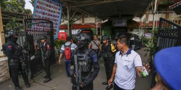 Kondisi pelaku ledakan di SMAN 72 Jakarta dikabarkan sudah sadar setelah menjalani operasi. Polisi juga memeriksa 46 siswa dan merinci korban yang masih dirawat. (Foto: Merdeka.com)