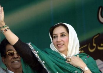 Menyelami latar belakang kematian Benazir Bhutto pada 27 Desember 2007: serangan senjata dan bom bunuh diri, kontroversi investigasi, dan dampak politik Pakistan hingga kini. (Foto: Asif Hassan/AFP)