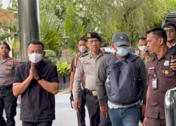 KPK menyita uang tunai dalam operasi tangkap tangan terhadap Bupati Ponorogo Sugiri Sancoko dan sejumlah pejabat daerah pada Jumat, 7 November 2025. (Foto: Suara.com)
