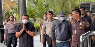 KPK menyita uang tunai dalam operasi tangkap tangan terhadap Bupati Ponorogo Sugiri Sancoko dan sejumlah pejabat daerah pada Jumat, 7 November 2025. (Foto: Suara.com)