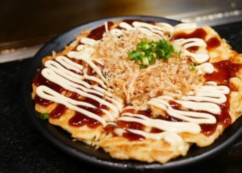 Coba resep okonomiyaki ayam fillet bihun yang gurih dan mudah dibuat di rumah. Cocok untuk sarapan cepat dan camilan keluarga. (Foto: Shutterstock)