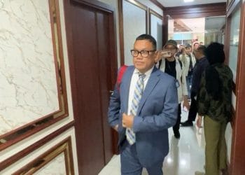 MKD DPR mengembalikan status Uya Kuya sebagai anggota DPR aktif. Ia menilai keputusan MKD profesional dan sesuai bukti yang disampaikan. (Foto: NTVNews.id)