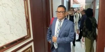 MKD DPR mengembalikan status Uya Kuya sebagai anggota DPR aktif. Ia menilai keputusan MKD profesional dan sesuai bukti yang disampaikan. (Foto: NTVNews.id)