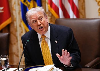 Donald Trump mengancam akan menuntut BBC hingga Rp16 triliun terkait film dokumenter yang dianggap merendahkan dirinya. (Foto: EPA)