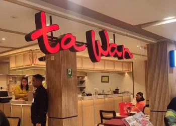 Pelanggan di Ta Wan Bali tak sengaja minum cairan pembersih yang dikira air mineral. Manajemen minta maaf dan berjanji perketat keamanan. (Foto: Pikiran Rakyat)