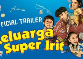 Sinopsis Keluarga Super Irit, film komedi Indonesia tentang strategi bertahan hidup hemat keluarga Sukaharta. Kini tayang di Netflix. (Foto: Disway)