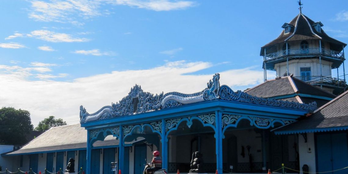 Sejarah Solo dan Surakarta berakar dari Desa Sala, pengaruh lidah Belanda, hingga pecahnya Mataram. Pelajari asal usul nama dan dinamika kerajaan yang berlangsung hingga 2025. (Foto: Shutterstock)