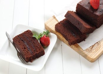 Resep brownies kukus praktis, mudah dibuat tanpa oven, cukup dengan panci kukusan biasa dan bahan sederhana. (Foto: Dok. Riana Ambarsari)