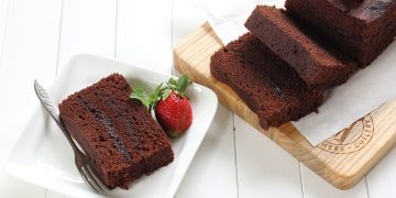 Resep brownies kukus praktis, mudah dibuat tanpa oven, cukup dengan panci kukusan biasa dan bahan sederhana. (Foto: Dok. Riana Ambarsari)