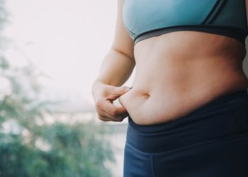 Ingin perut rata tanpa ke gym? Simak latihan rumahan ini yang terbukti efektif membakar lemak di perut dan meningkatkan kebugaran tubuh. (Foto: Alodokter)