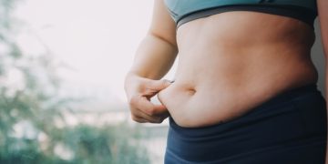 Ingin perut rata tanpa ke gym? Simak latihan rumahan ini yang terbukti efektif membakar lemak di perut dan meningkatkan kebugaran tubuh. (Foto: Alodokter)