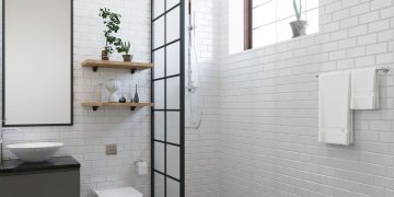 Banyak rumah melakukan kesalahan fatal saat membuat kamar mandi: dari ventilasi buruk sampai lupa waterproofing, yang bisa picu kerusakan dan jamur. (Foto: Unsplash)