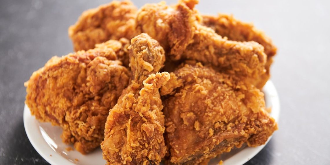 Cara Membuat Ayam Goreng Tepung Super Renyah dengan 3 Tepung Ini Ingin ayam goreng tepung tetap renyah seharian? Gunakan 3 jenis tepung ini dan ikuti tips agar teksturnya kriuk dan empuk. (Foto: Shutterstock)