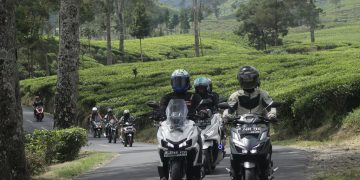 Sebelum touring jarak jauh dengan motor, pastikan lima hal penting ini agar perjalanan lebih aman, nyaman, dan bebas dari risiko kecelakaan. (Foto: Honda Community)