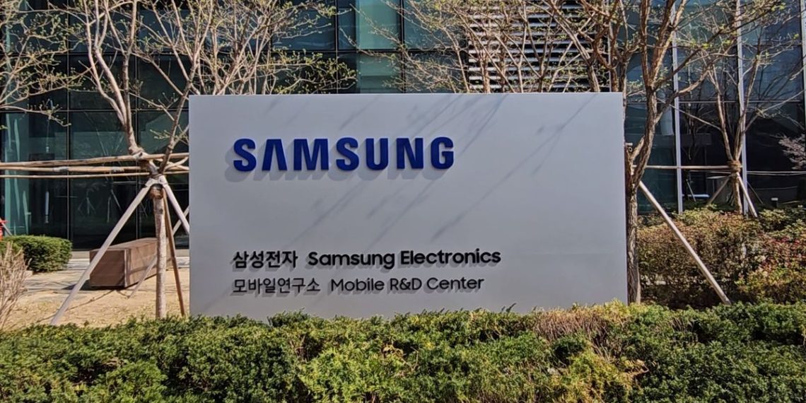 Samsung akan berinvestasi US$ 310 miliar (sekitar Rp 5,18 kuadriliun) dalam lima tahun ke depan untuk memperkuat ekosistem AI, termasuk pembangunan pabrik chip dan pusat data. (Foto: KOMPAS.com/ Galuh Putri Riyanto)