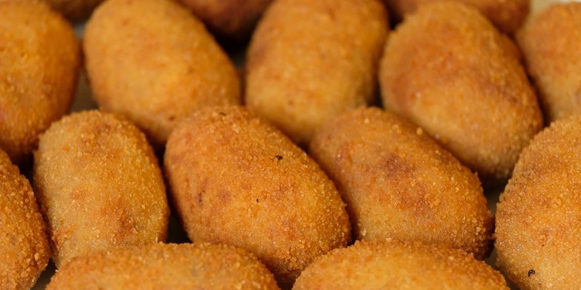 Kroket Kentang Isi Udang Sayuran — camilan renyah dan gurih, mudah dibuat 45 menit. Resep praktis untuk 29 buah, cocok untuk kumpul keluarga atau jualan. (Foto: PIXABAY/RALFGERVINK)