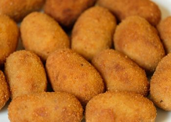 Kroket Kentang Isi Udang Sayuran — camilan renyah dan gurih, mudah dibuat 45 menit. Resep praktis untuk 29 buah, cocok untuk kumpul keluarga atau jualan. (Foto: PIXABAY/RALFGERVINK)