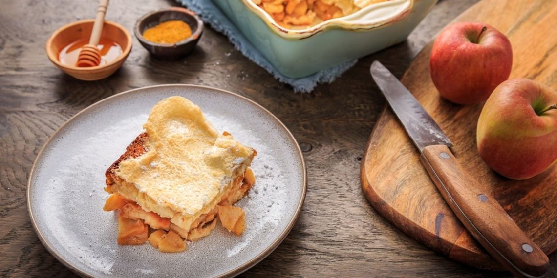 Resep Puding Roti Buah lembut dan manis dengan topping buah segar. Dessert simple, hemat, dan mudah dibuat di rumah. Cocok untuk sajian keluarga dan jualan. (Foto: Shutterstock/Ingrid Balabanova)