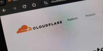 Cloudflare berjanji kooperatif dengan Komdigi untuk pendaftaran PSE dan penguatan moderasi konten terkait situs judi online di Indonesia. (Foto: Kompas.com/BILL CLINTEN)