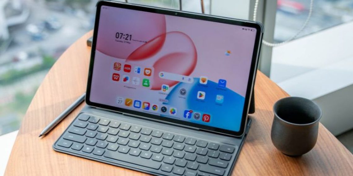 Honor memberi promo spesial Pad 10 dengan bonus keyboard, stylus, dan perpanjangan garansi di Experience Store Emporium Pluit. (Foto: Dok. Honor)