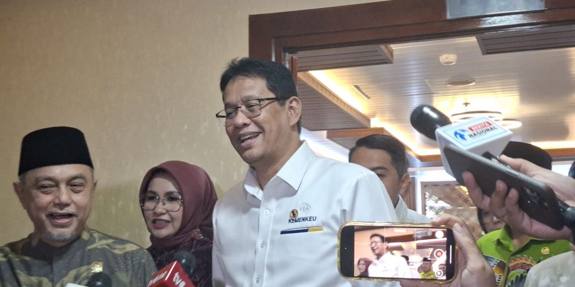 Menteri Keuangan Purbaya rapat dengan DPD, membahas UU HKPD, Danantara, dan TKD untuk memastikan transparansi dan hak daerah. (Foto: KOMPAS.com/DEBRINATA RIZKY)