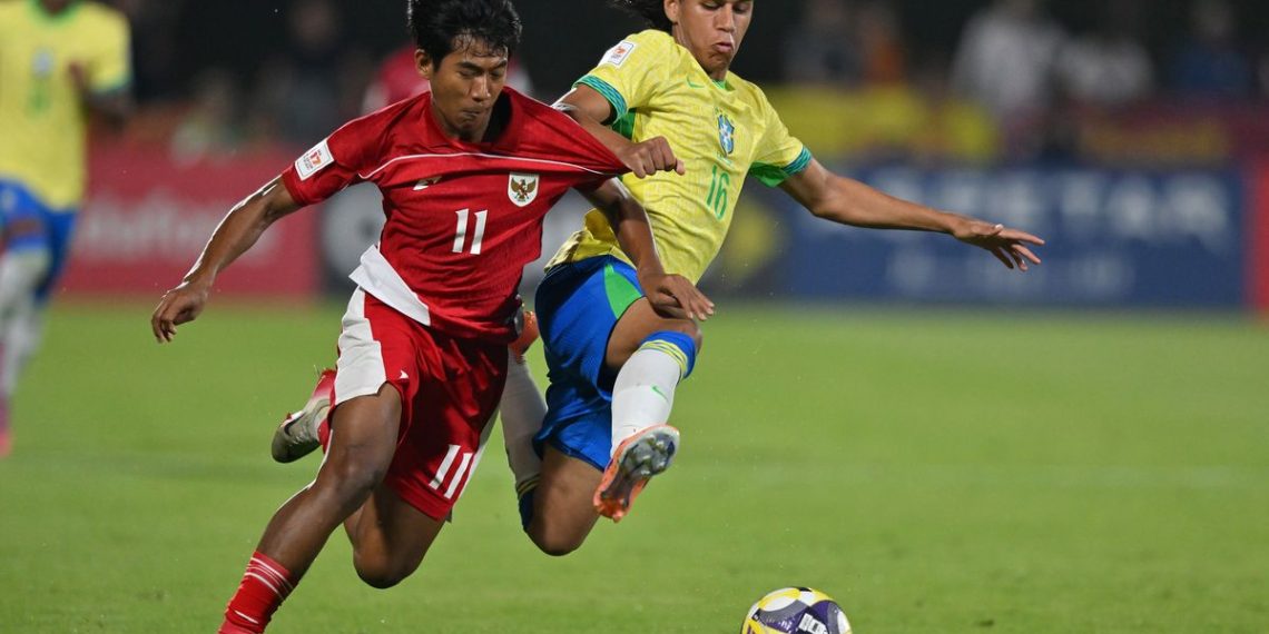 Usai Takluk 0-4 dari Brasil, Timnas U-17 Indonesia Masih Bisa Lolos ke Fase Gugur Timnas Indonesia U-17 kalah 0-4 dari Brasil di Piala Dunia U-17 2025. Meski begitu, peluang Garuda Muda untuk lolos ke babak 32 besar masih terbuka. (Foto: ANTARA FOTO/Bayu Pratama)