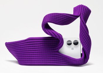 Apple memperkenalkan iPhone Pocket, aksesori kain rajut premium hasil kolaborasi dengan Miyake Design Studio seharga mulai Rp 2 jutaan. (Foto: Apple)