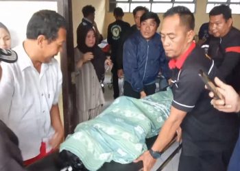 Kecelakaan maut di Jalan Trans Sulawesi menewaskan satu keluarga akibat sopir pikap mabuk yang mengambil separuh jalur korban. (Foto: tvOne)