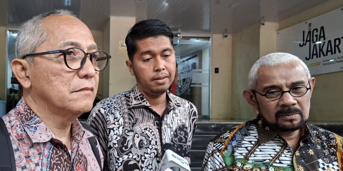 Pengacara Ungkap Riwayat Curhat Arya Daru Sebelum Ditemukan Meninggal Pengacara keluarga ungkap keinginan Arya Daru bunuh diri dan riwayat check-in hotel sebelum ditemukan meninggal di Menteng. (Foto: Kompas/Hanifah Salsabila)