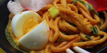 Mi Gomak khas Sumatera Utara — spageti Batak berkuah santan berempah andaliman. Resep praktis, hemat, dan bergizi. Coba sekarang, dijamin nagih! (Foto: Halodoc)