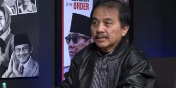 Polda Metro Jaya memanggil Roy Suryo dan dua tersangka lain terkait dugaan ijazah palsu Jokowi. Polisi berharap mereka hadir dalam pemeriksaan hari ini. (Foto: YouTube/Forum Keadilan TV)