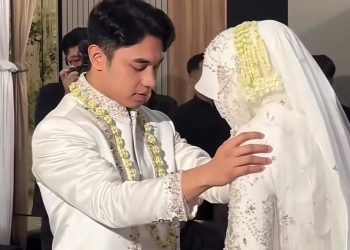 YouTuber Fiki Naki telah resmi menikah dengan penulis dan influencer Tinandrose pada 24 November 2025 dengan mahar emas, berlian, dan alat salat. (Foto: Tangkap Layar/TikTok)