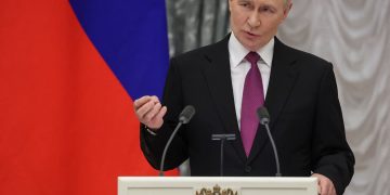 Presiden Vladimir Putin menyatakan dukungannya terhadap usulan pelarangan penuh penjualan vape di Rusia demi menjaga kesehatan masyarakat. (Foto: Reutres)